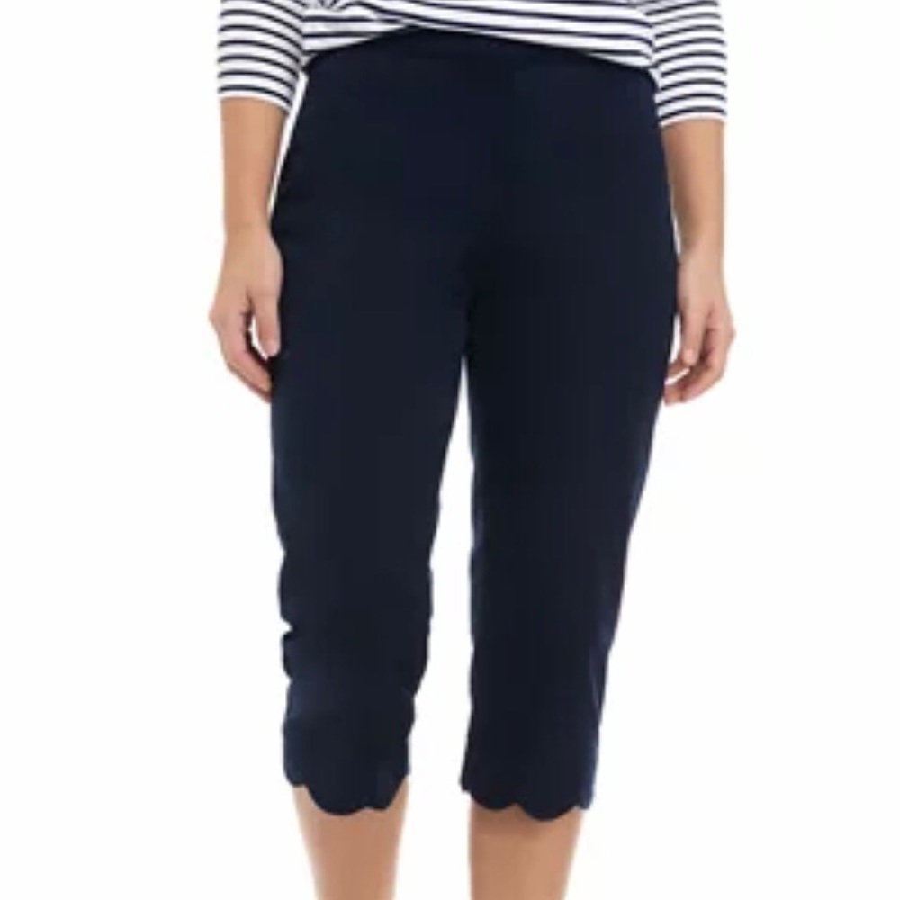 NWOT Kim Rogers Scallop Hem Capri Pants